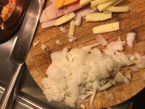 omleta-rulata-ciuperci-sunca-branzeturi (5)